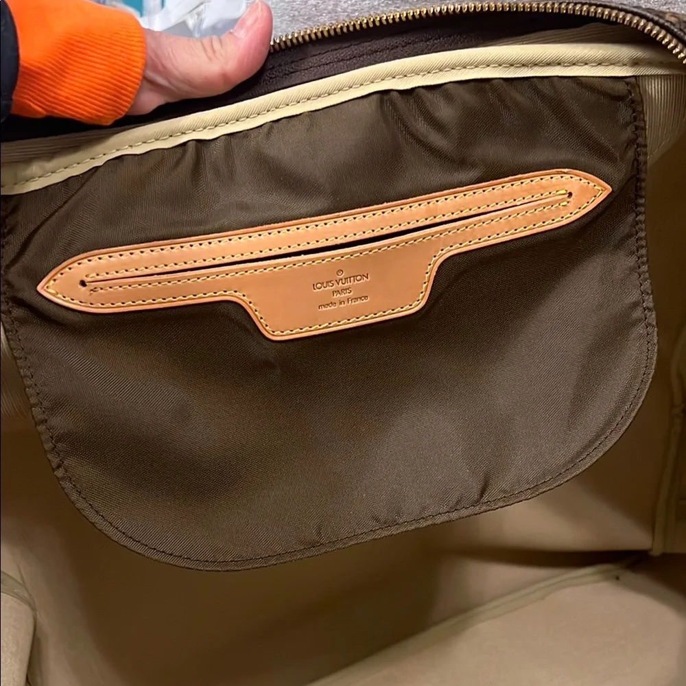 Louis Vuitton Brown Monogram travel Bag - Picture 9 of 15